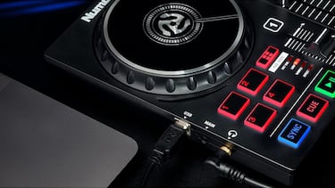 La mesa de mezclas para DJ más vendida en Amazon cuesta menos de 100 euros