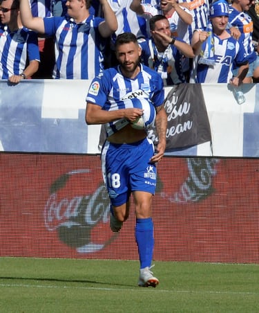 Ele jogou Swony na cidade de Alawes, dado durante o período de 2018/19.