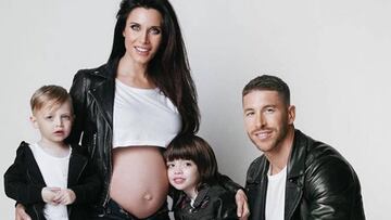 Pilar Rubio con sus dos hijos mayores, Sergio Jr. y Marco, y con Sergio Ramos embarazada del tercero, Alejandro.