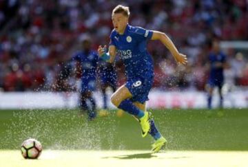 Jamie Vardy hace el empate del Leicester.