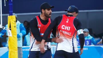 SANTIAGO, CHILE – OCT 21: Marco Grimalt y Esteban Grimalt de Chile celebran un punto contra Nicaragua durante el Voleibol Playa en los Juegos Panamericanos Santiago 2023 en el Centro de Vóleibol Playa, Parque Peñalolén el 21 de octubre en Santiago, Chile./ Chile's Marco Grimalt and Esteban Grimalt celebrate a point against Nicaragua during the Beach Volley at the Santiago 2023 Pan American Games at the Centro de Vóleibol Playa, Parque Peñalolén on October 21 in Santiago, Chile. (Foto de Jonnathan Oyarzun / Santiago 2023 vía Photosport).