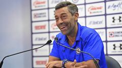 Pedro Caixinha, director t&eacute;cnico del Cruz Azul, en conferencia de prensa. 