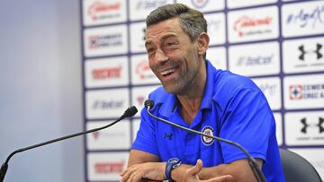 Pedro Caixinha, director t&eacute;cnico del Cruz Azul, en conferencia de prensa. 