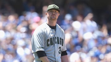 LOS ANGELES, CA - MAY 28: Jon Lester #34 of the Chicago Cubs reacts after giving up a three run home run in the second inning to Cody Bellinger #35 of the Los Angeles Dodgers at Dodger Stadium on May 28, 2017 in Los Angeles, California.   Stephen Dunn/Getty Images/AFP
 == FOR NEWSPAPERS, INTERNET, TELCOS &amp; TELEVISION USE ONLY ==