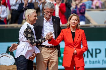 Martina Navratilova y Chris Evert en la final de Roland Garros 2024 disputada en la pista Court Philippe Chatrier de Par¨ªs.