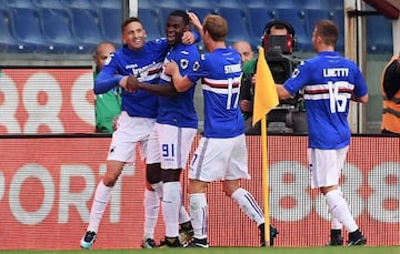 Sampdoria's forward Duvan Zapata from Colombia (2nd L) celebrates with teammates after scoring during the Italian Serie A football match Sampdoria Vs Juventus on November 19, 2017 at the 'Luigi Ferraris' Stadium in Genoa.