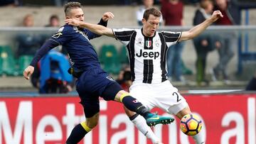 Stephan Lichtsteiner, objetivo del Bar&ccedil;a, durante un partido con la Juventus.