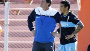 Julio César Falcioni se mantendrá, por ahora, en la banca de la UC.