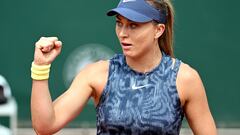 Paula Badosa celebra un punto contra Yulia Putintseva en Roland Garros.