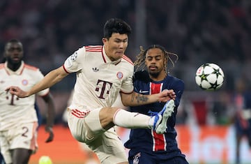 Kim Min-Jae durante una acción con Barcola en el Bayern - PSG