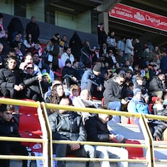 10.000 cartulinas rojas en señal de protesta ante el Real Zaragoza