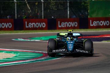 Fernando Alonso durante la clasificación. El asturiano no tuvo su mejor día y no logró conseguir tiempo para pasar a la Q2.