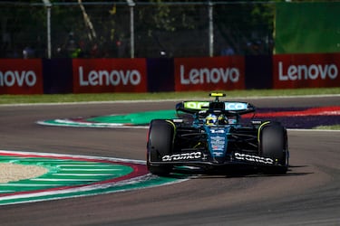 Fernando Alonso durante la clasificación. El asturiano no tuvo su mejor día y no logró conseguir tiempo para pasar a la Q2.