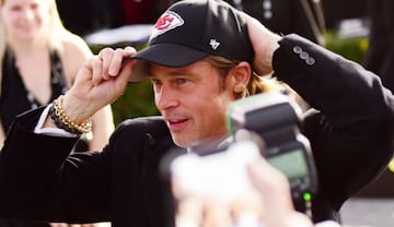 No es secreto que Brad Pitt es un fiel admirador de los Chiefs. El ganador al Oscar estudió en la UMKC, lugar en el que nació su amor por los Kansas City Chiefs.