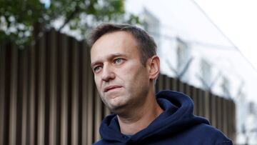 FILE PHOTO: Russian opposition leader Alexei Navalny speaks with journalists after he was released from a detention centre in Moscow, Russia August 23, 2019. REUTERS/Evgenia Novozhenina/File Photo