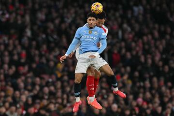 Manchester City's Egyptian striker #07 Omar Marmoush (L) vies with Arsenal's French defender #02 William Saliba (R) during the English Premier League football match between Arsenal and Manchester City at the Emirates Stadium in London on February 2, 2025. (Photo by Glyn KIRK / AFP) / RESTRICTED TO EDITORIAL USE. No use with unauthorized audio, video, data, fixture lists, club/league logos or 'live' services. Online in-match use limited to 120 images. An additional 40 images may be used in extra time. No video emulation. Social media in-match use limited to 120 images. An additional 40 images may be used in extra time. No use in betting publications, games or single club/league/player publications. / 