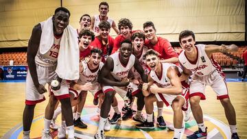La Selección Sub-16 celebra su pase a semifinales del Europeo de la categoría.