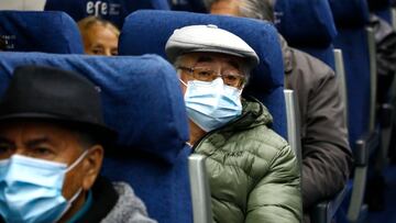 Santiago, 4 de julio de 2022.
Adultos mayores durante una actividad que da inicio a los viajes en tren del Programa Vacaciones Tercera Edad, el cual hace mas de una decada utilizaba este medio transporte.
Dragomir Yankovic/Aton Chile
