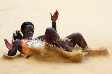 El último salto de Fátima Diamé ha sido nulo, por lo que su mejor salto ha sido el segundo siendo de 6,52 metros. No habrá finalistas españolas.
