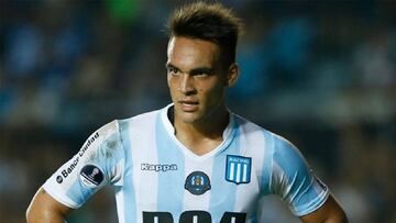 Lautaro Mart&iacute;nez durante un partido con Racing de Avellaneda.