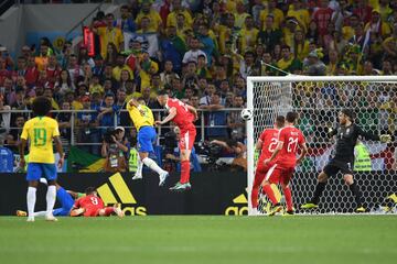 0-2. Thiago Silva marcó el segundo gol.