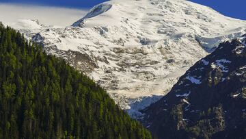 Here’s how one adventurous individual survived in tricky conditions with a serious injury.