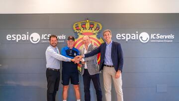 Aguirre junto al director deportivo, el presidente y el CEO de negocio del RCD Mallorca