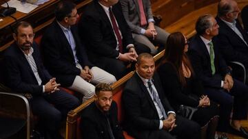 Paris Saint-Germain's Brazilian forward Neymar (Front) attends the opening audience with his father Brazilian former footballer Neymar Senior (C), former Barcelona's president Sandro Rosell (L) and former Barcelona's president Josep Maria Bartomeu (2nd-L) at the courthouse in Barcelona on October 17, 2022, on the first day of their trial. - With the World Cup barely a month away, Brazilian superstar Neymar goes on trial in Spain over alleged irregularities in his transfer to Barcelona nearly a decade ago. The 30-year-old was acompanied by his parents, who are also in the dock on corruption-related charges over his 2013 transfer from the Brazilian club Santos. (Photo by Josep LAGO / AFP) (Photo by JOSEP LAGO/AFP via Getty Images)