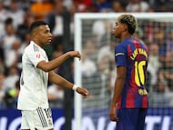 Soccer Football - LaLiga - Real Madrid v FC Barcelona - Santiago Bernabeu, Madrid, Spain - October 26, 2025 Real Madrid's Kylian Mbappe celebrates scoring their first goal as FC Barcelona's Lamine Yamal looks on REUTERS/Susana Vera