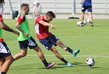 Aimar Oroz durante un entrenamiento en Tajonar.