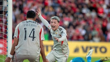 Gianluca Prestianni celebra el segundo gol del Benfica.