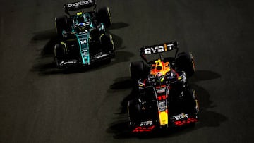 Fernando Alonso (Aston Martin AMR23) y Sergio Pérez (Red Bull RB19). Yeda, Arabia Saudí. F1 2023.