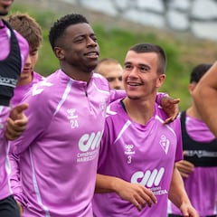 Expediente ‘X’ en el lateral izquierdo armero