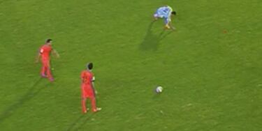 Ocurrió el 5 de abril de 2015, Orellana se frustró con Busquets, quien estaba perdiendo tiempo al cobrar una falta. Orellana, en la barrera, se agachó, arrancó un puñado de césped y se lo tiró a la cara de Busquets.