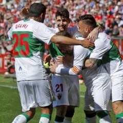 Un buen Elche frena las
aspiraciones del Sporting