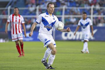 10 Cracks que se han puesto playeras de equipos de Liga MX