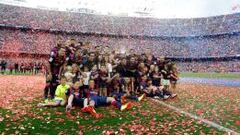 Bravo celebra el título del Barça en la despedida de Xavi