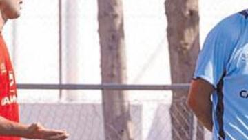 <b>REBOTE. </b>Antoñito se fue del césped del Carlos Belmonte con un enfado monumental.