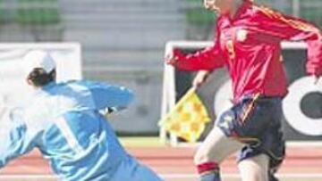 <b>INSISTENTE. </b>Adriana Martín fue la pesadilla de la portera belga.