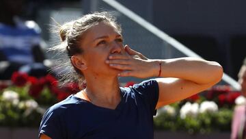 GRA375. MADRID, 09/05/2017.-09/05/2017.- La tenista rumana Simona Halep, celebra su victoria tras proclamarse campeona en el partido disputado contra la italiana Roberta Vincirumana, hoy durante la primera ronda del torneo Mutua Madrid Open celebrado en la Caja Mágica de Madrid. EFE/JuanJo Martin
