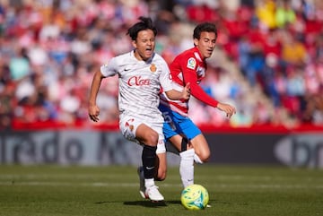 Luis Milla persigue Kang-in Lee en el Granada - Mallorca./Getty