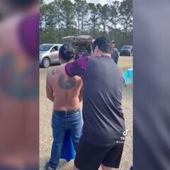 Aficionado se tatuó el apellido de Cabañas junto al escudo del América; él se lo autografió