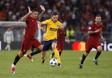 Saúl con el balón. 