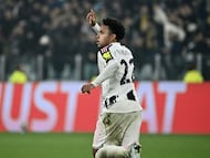 El histórico jugador neerlandés elogió al seleccionado estadounidense por sus recientes actuaciones con la Juventus en Champions League y Serie A. (Photo by Isabella BONOTTO / AFP)
