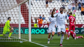 Christian Kofane celebra un gol con el Albacete. Foto Josema Moreno