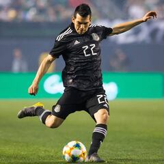 El 'Chucky' Lozano llegó a México con un bastón