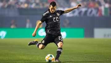 HIrving Lozano durante un partido con selección mexicana.