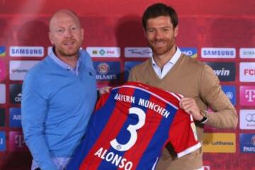 Alonso fue presentado como nuevo jugador del Bayern de Múnich el 1 de septiembre de 2014, club en el que ha acabado su carrera como futbolista. Llegó por 10 millones de euros y un salario de 10 millones de euros por 2 temporadas.