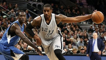 LaMarcus Aldridge, ante los Minnesota Timberwolves.