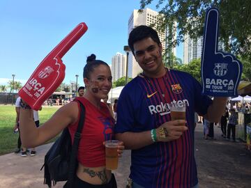 Los aficionados del FC Barcelona y Real Madrid estuvieron presentes en Casa Clásico para que Miami se tiñera de blaugrana y blanco.